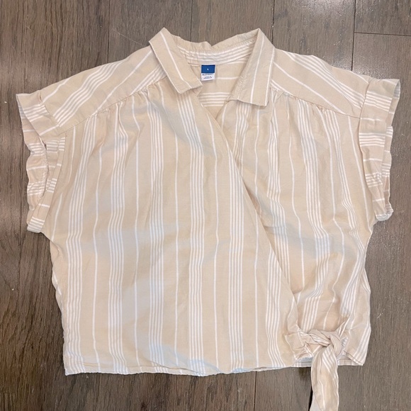 Old Navy Wrap-Front Cropped Oxford Sarong Top - Picture 2 of 9